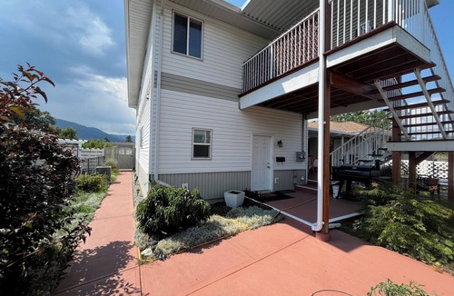 Okanagan-Similkameen House | Stay Central 5 min to both lakes, wineries. Perfect for family or couple.