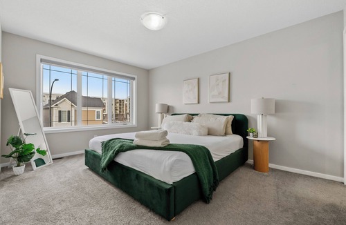 Calgary House | Stay Cool! -Modern 3BR Home Near YYC with New Central AC