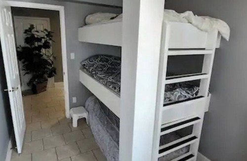 Central Alberta House | Stay for a while & live the lake front life-style!