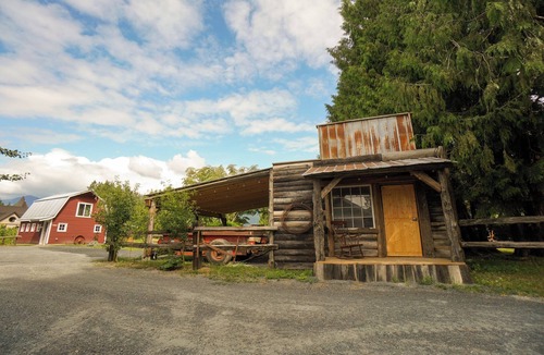 Chilliwack Proper Village West House | Stay in the Barn! Bedroom in the Hayloft!