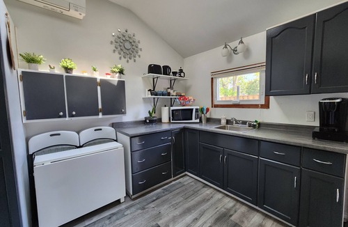Levergood Beach House | Steps from Private Beach,in wine country with BBQ, fire pit and full kitchen