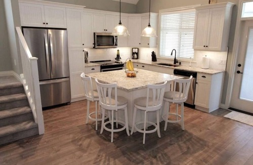 Osoyoos House | Steps from the beach and Pool #62