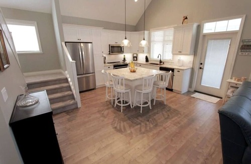 Osoyoos House | Steps from the beach and Pool #62