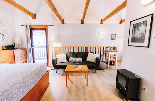 Ucluelet Apartment | Steps to the Beach & Wild Pacific Trail! ⎮Sandpiper