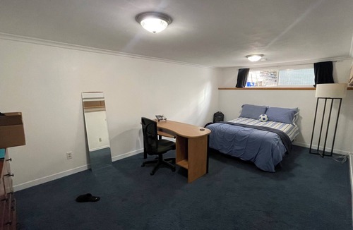 Saanich East House | Steps To University of Victoria and Cadboro Bay Beach. 3 bed 2 bath