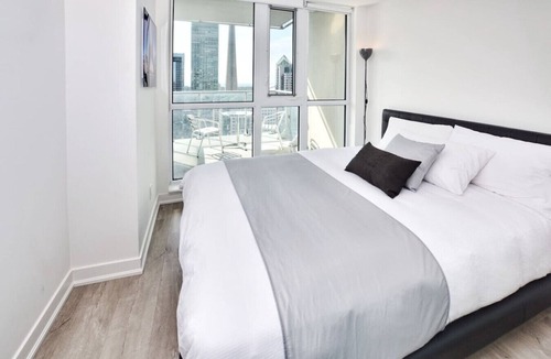 Downtown Toronto Apartment | Studio 2BR Apt with GYM, Close to CN Tower
