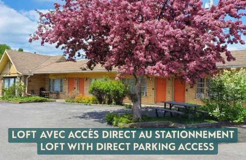 Ste Anne de Beaupre Apartment | Studio 5 - 2 min du Bord de l'eau, Foyer and Barbecue