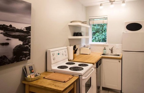 Ucluelet Cottage | Studio A - Cozy Cottage Walking Distance to Two Beaches