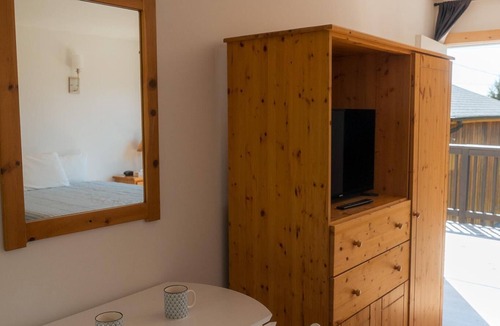Ucluelet Hotel | Studio Suite Full Bathroom | #6