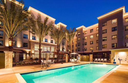 Irvine Business Complex Apartment | Studio Suite w/Breakfast, Pool & Full Kitchen