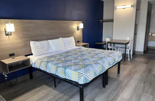 Twin Brook Hotel | Studio Suites Extended Stay Chattanooga