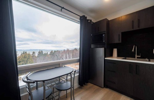 Riviere-du-Loup Regional County Municipality Apartment | Studio Vue fleuve-302