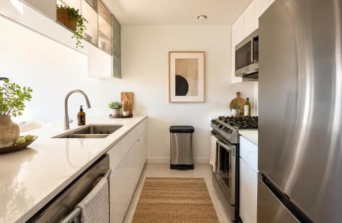Yaletown Apartment | Stunning 2BR Stay in the Heart of Vibrant Yaletown
