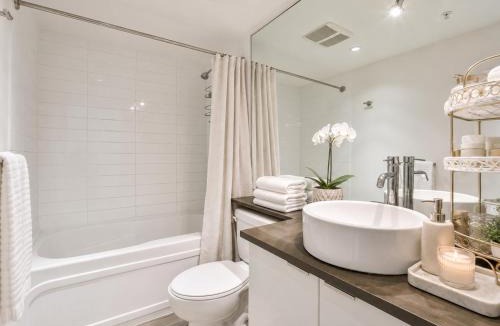 Yaletown Apartment | Stunning 2BR Stay in the Heart of Vibrant Yaletown