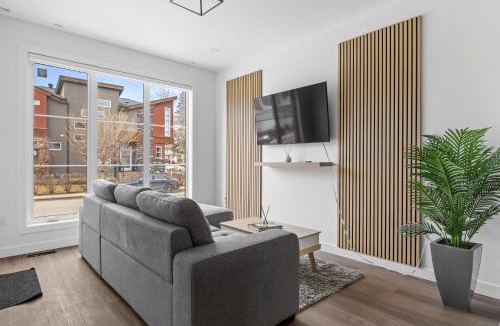 Mount Pleasant Apartment | Stunning 3BR Luxury Home Downtown Views