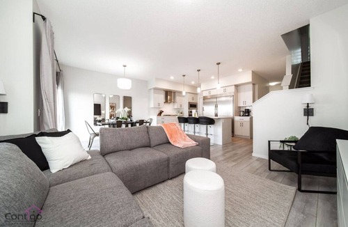 West Edmonton House | Stunning 4BD Home | Gym | Yard | AC | Games Room!