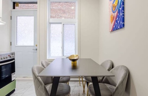 Cote-Des-Neiges—Notre-Dame-De-Grace Apartment | Stunning Apartment in Montréal