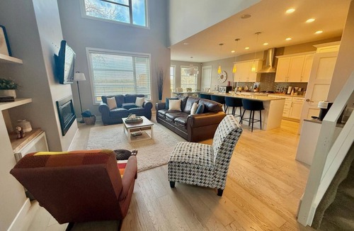 Spring Lake House | Stunning Lakeside Suite. Peaceful. Quite.Trails & Fishing.