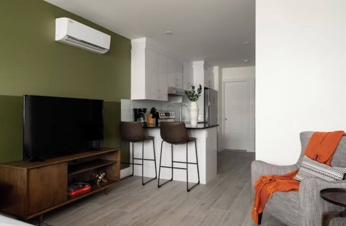 Milton Park Apartment | Stunning Modern Loft in the heart of Le Plateau