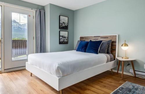 Canmore House | Stunning Mountain View Cozy Studio for Small Grp
