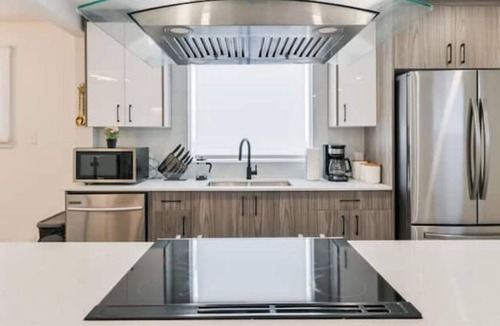 Shaganappi House | Stunning NEW Home | Downtown Views