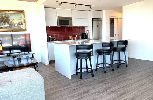 Crosstown Apartment | Stunning views - Gastown, 1 free parking