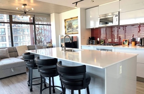 Crosstown Apartment | Stunning views - Gastown, 1 free parking