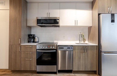 Shaughnessy Village Apartment | Stylish 1-BDR Apt in DT MTL – Prime Spot!