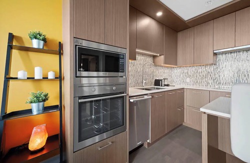 Surrey Apartment | Stylish 1BD Apartment in Surrey Central