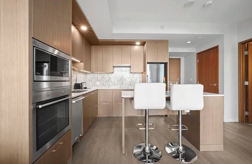 Surrey Apartment | Stylish 1BD Apartment in Surrey Central