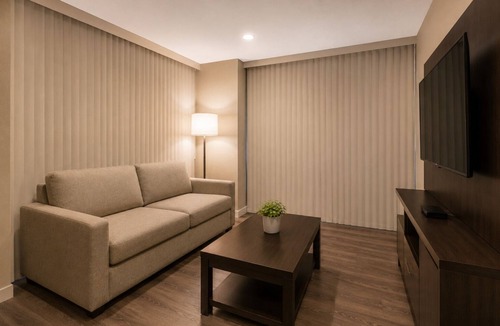 Central Waterfront Hotel | Stylish 1BR Toronto Suite Near Dining, Shows & Transit
