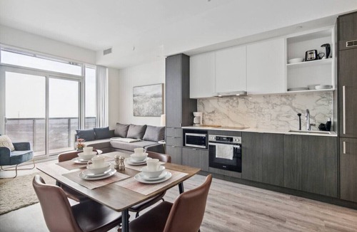 Downtown Toronto Apartment | Stylish 2BR/2Bath Condo at Waterfront with Parking