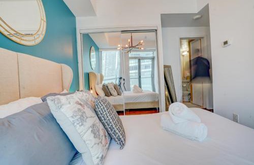 Toronto Entertainment District Apartment | Stylish 3 Bedroom In The Entertainment District