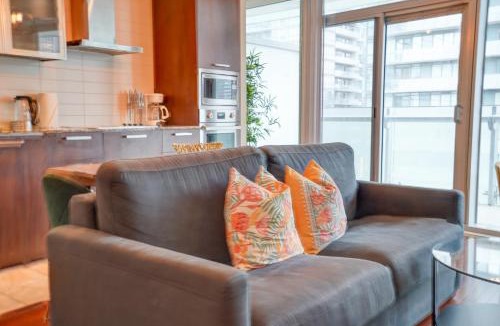 Toronto Entertainment District Apartment | Stylish 3 Bedroom In The Entertainment District