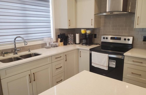 Southeast Calgary House | Stylish 4BR/5BD/2.5BT/AC/Remote Work Setup/Indoor Games & Lake Access