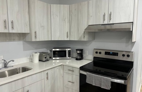 Lynnwood Ridge Apartment | Stylish and Cozy Guest Suite
