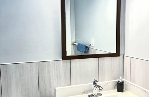 Lynnwood Ridge Apartment | Stylish and Cozy Guest Suite