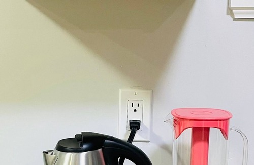 West Abbotsford House | Stylish, clean&cozy new 2 bedroom guest suite