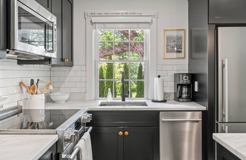Cape Porpoise Condo | Stylish Designer Retreat on Langsford