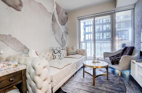 Garden District Apartment | Stylish Downtown Toronto Condo Near Eaton Centre