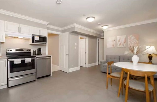 Kerrisdale House | Stylish Home in Van West Side Near YVR&DT
