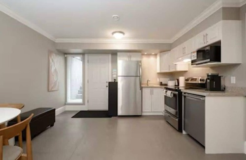 Kerrisdale House | Stylish Home in Van West Side Near YVR&DT