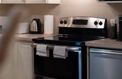 Kerrisdale House | Stylish Home in Van West Side Near YVR&DT