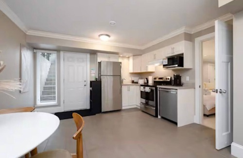 Kerrisdale House | Stylish Home in Vancouver’s West Side - Near YVR+DT