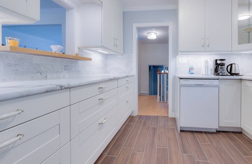 Whitby House | Stylish Home near Luxury Spa & GO Station