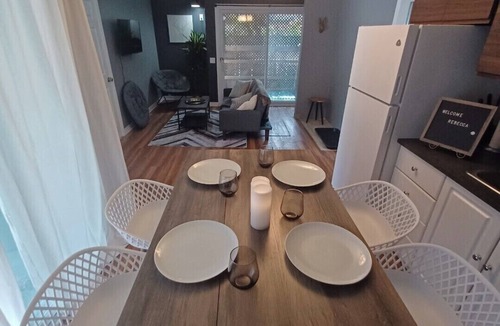 Old Ottawa East Apartment | Stylish home, perfect to explore Ottawa