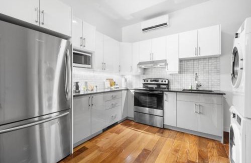 Plateau Mont Royal House | Stylish Loft in the Heart of St-Laurent
