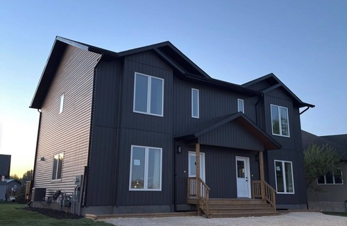 Gimli House | Stylish New-Build Duplex Retreat - D