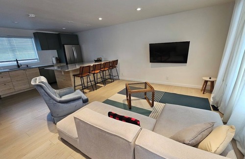 Windsor House | Stylish Newly Renovated 2BR Retreat in Quiet Windsor Area