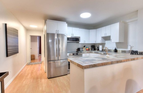 De Lorimier Apartment | Stylish Plateau 1BR near Parc La Fontaine